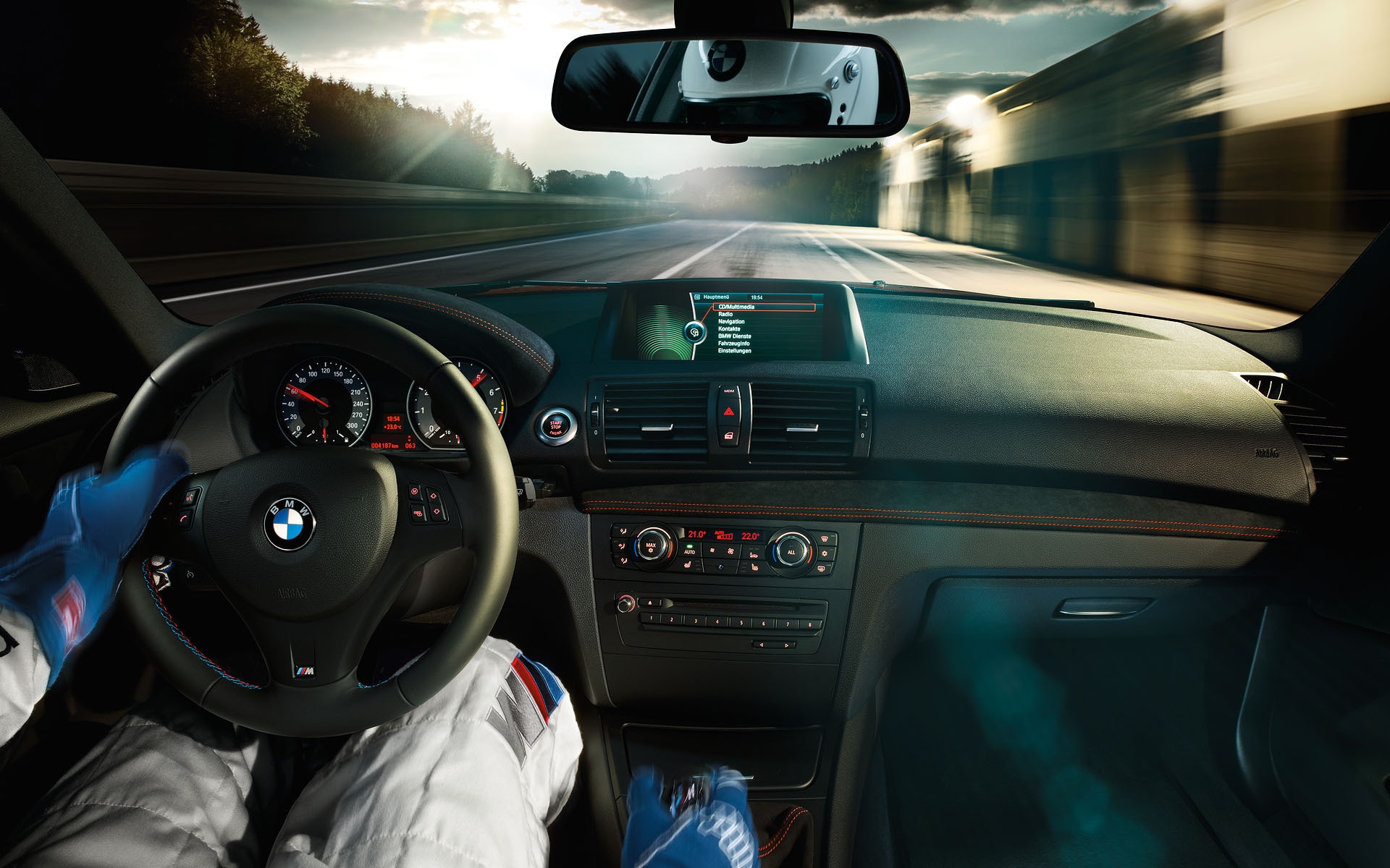 Картинки Гонщик, красота, bmw, скорость, трек фото и обои на рабочий стол