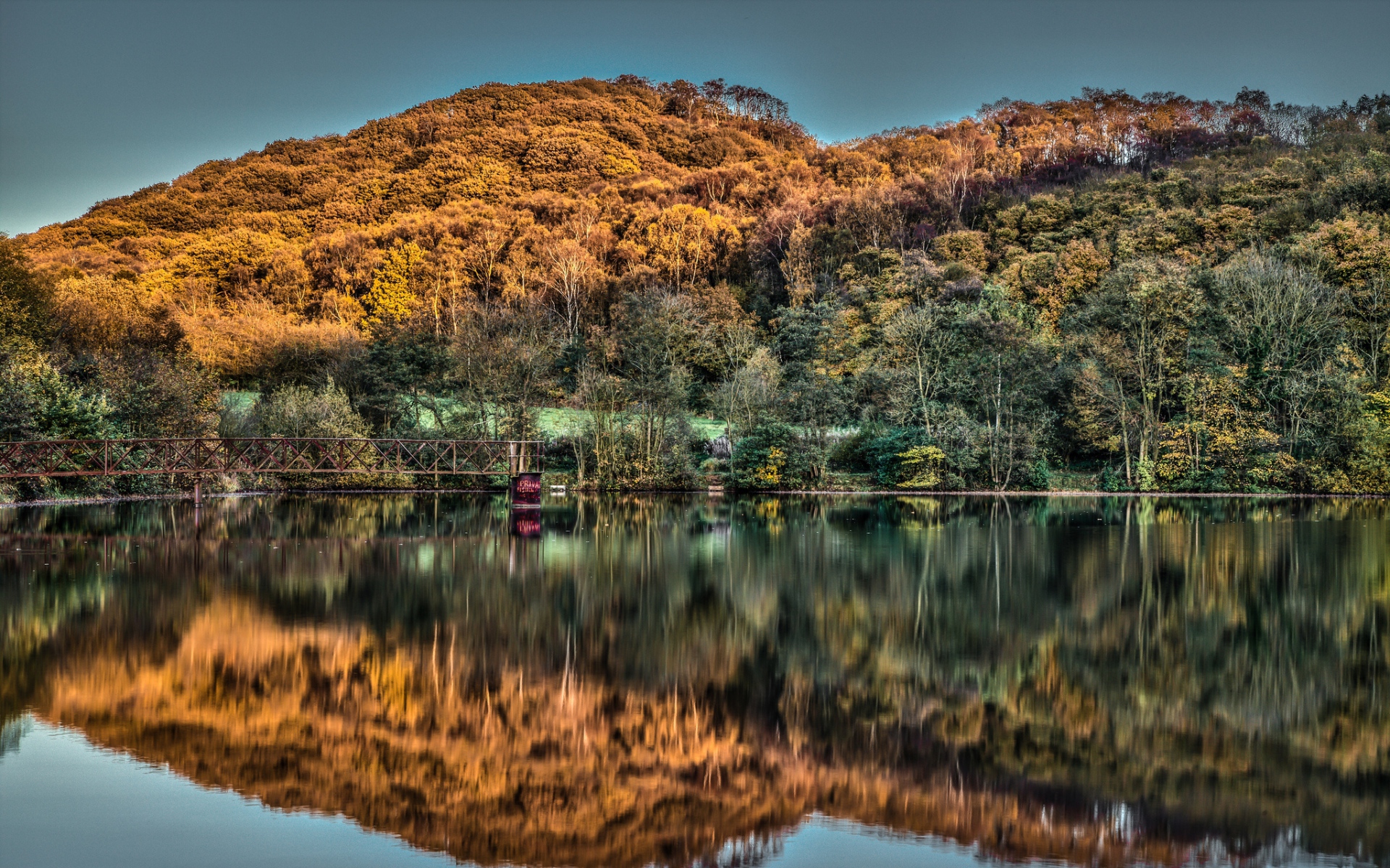 Картинки Ercall hill, shropshire, англия, озеро, холмы, мост, лес, осень, отражение фото и обои на рабочий стол