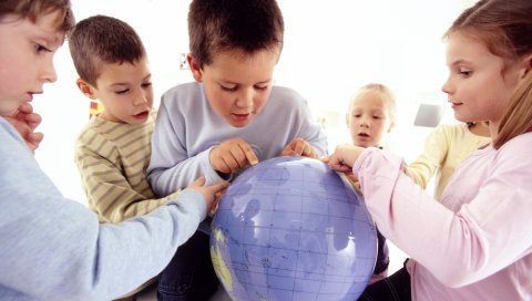 Школьники, мальчики, девочки, глобус, география