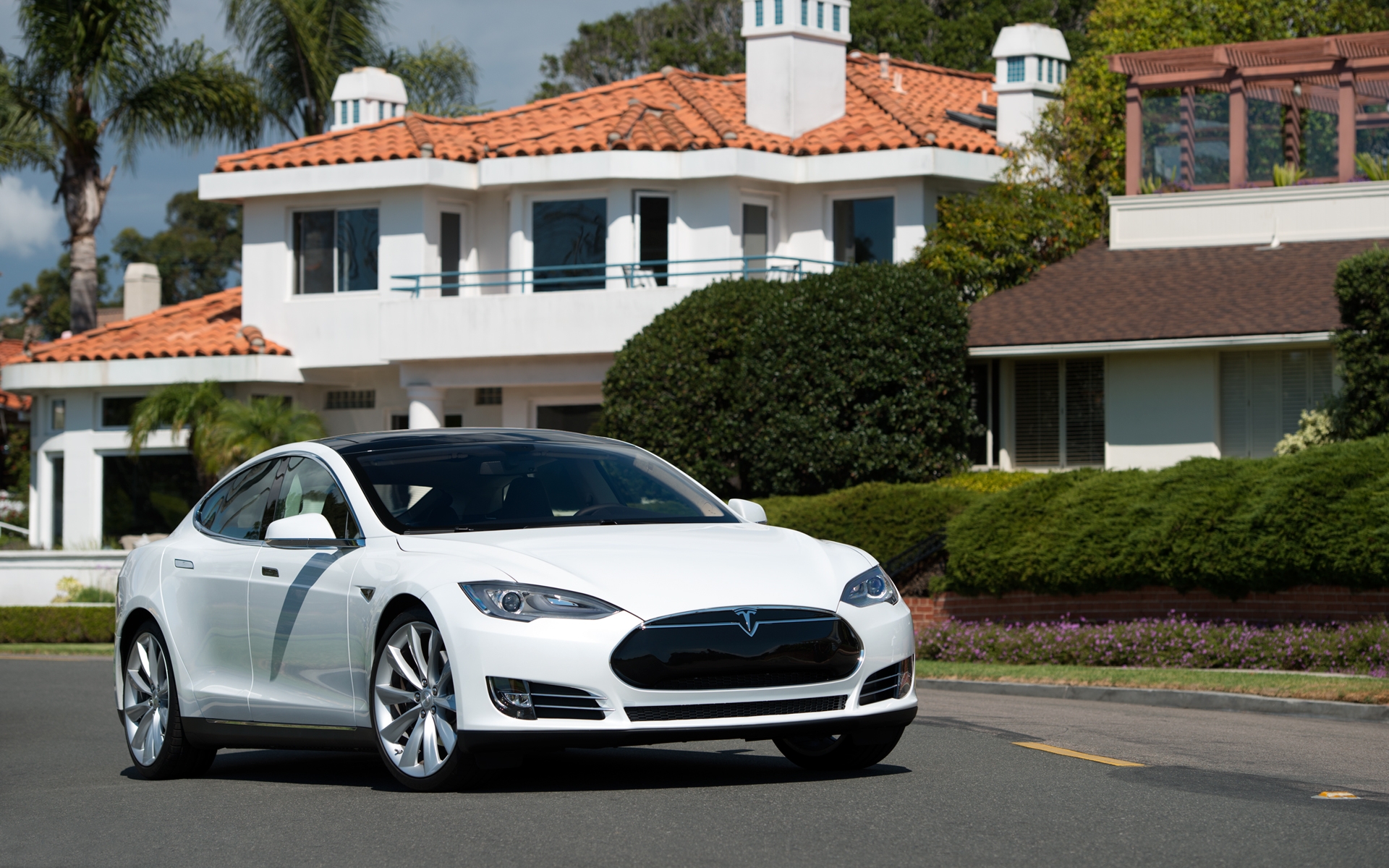 Картинки тесла, модель s, Tesla Model s, белый, город фото и обои на рабочий стол