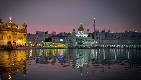 Amritsar, india, punjab, город, вечер, храм, harmandir sahib, вода, отражение