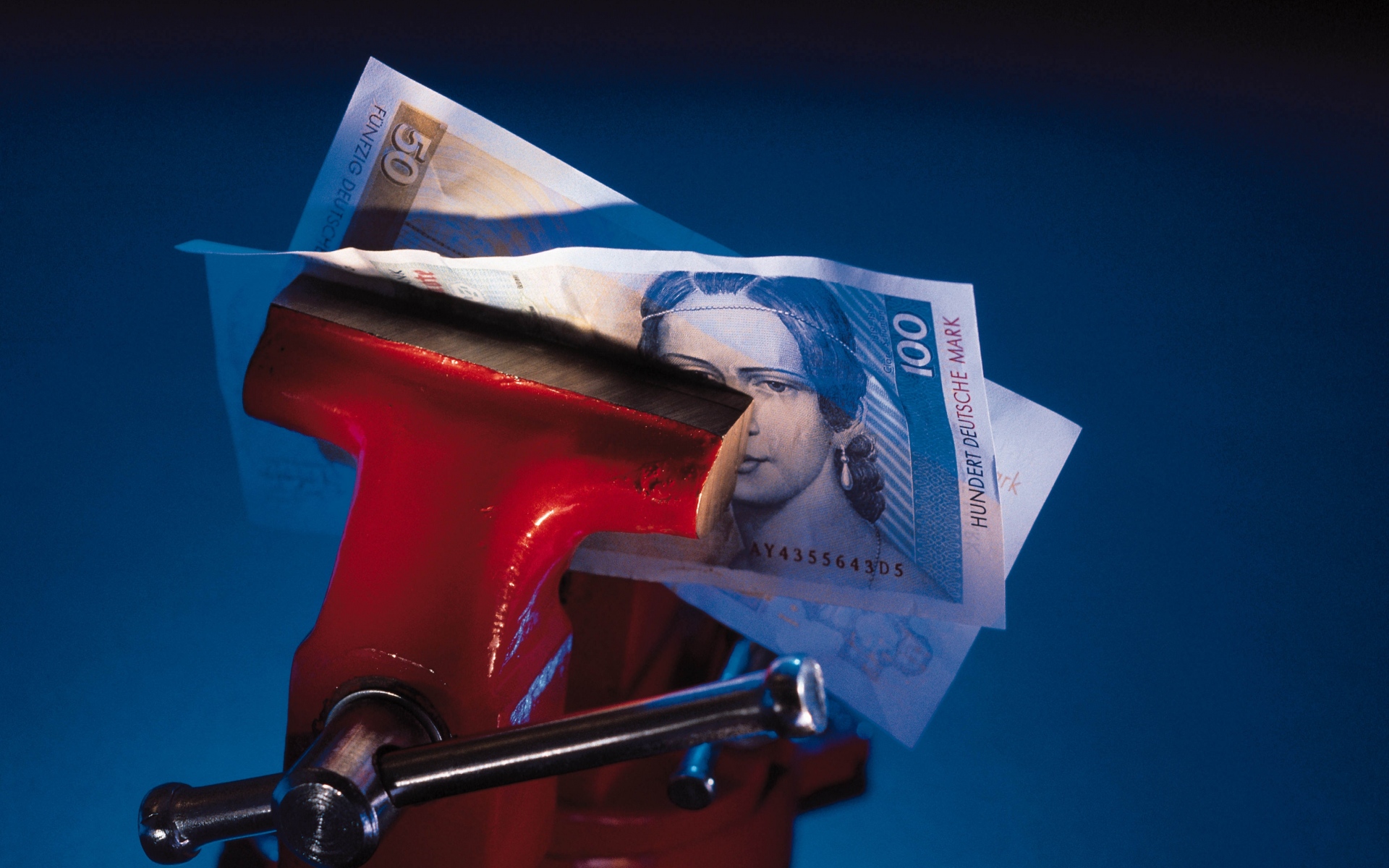 Картинки Банкноты, деньги, пороки, синий фон фото и обои на рабочий стол