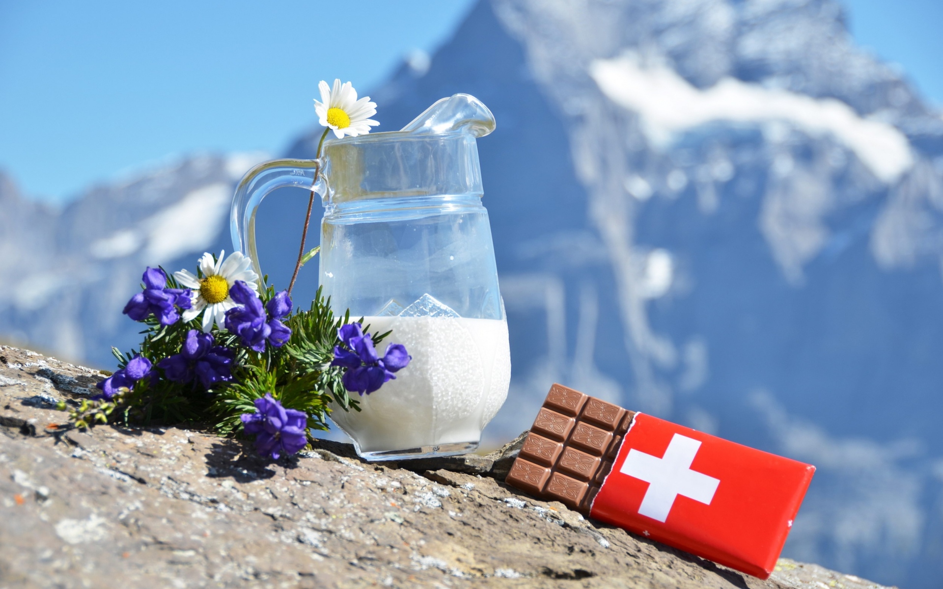 Картинки Шоколад, молоко, швейцария, горы, цветы фото и обои на рабочий стол