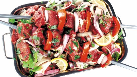 Кебаб, мясо, овощи, травы, шампуры