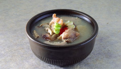 Суп, морепродукты, зелень