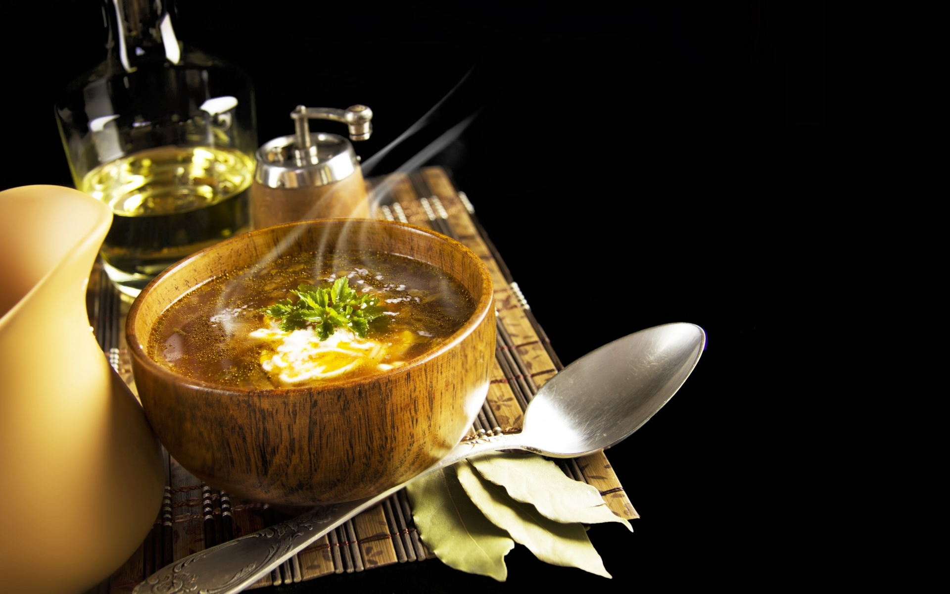 Картинки Суп, петрушка, сметана, ложка, лавровый лист, кувшин, фото и обои на рабочий стол