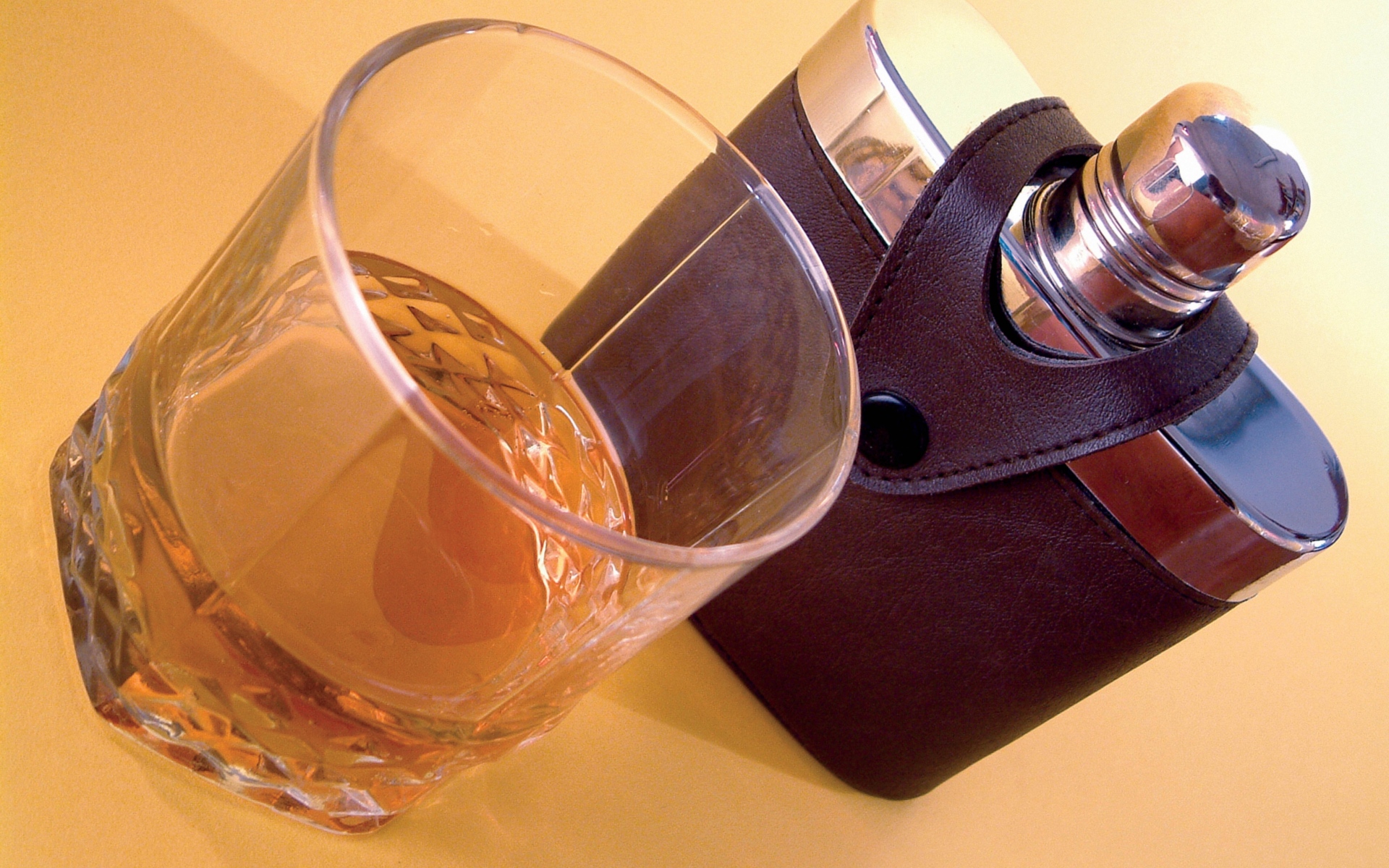 Картинки Стекло, виски, напиток, бутылка с водой фото и обои на рабочий стол