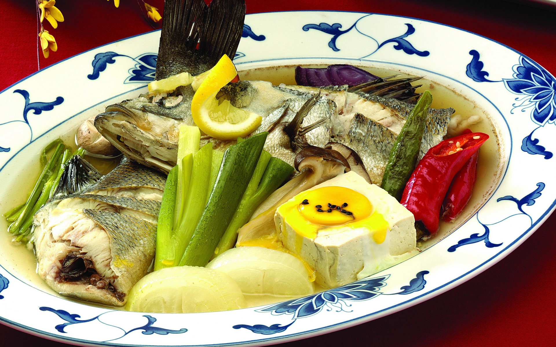 Картинки рыбы, рыбный суп, основное блюдо, овощи, специи, тарелки фото и обои на рабочий стол