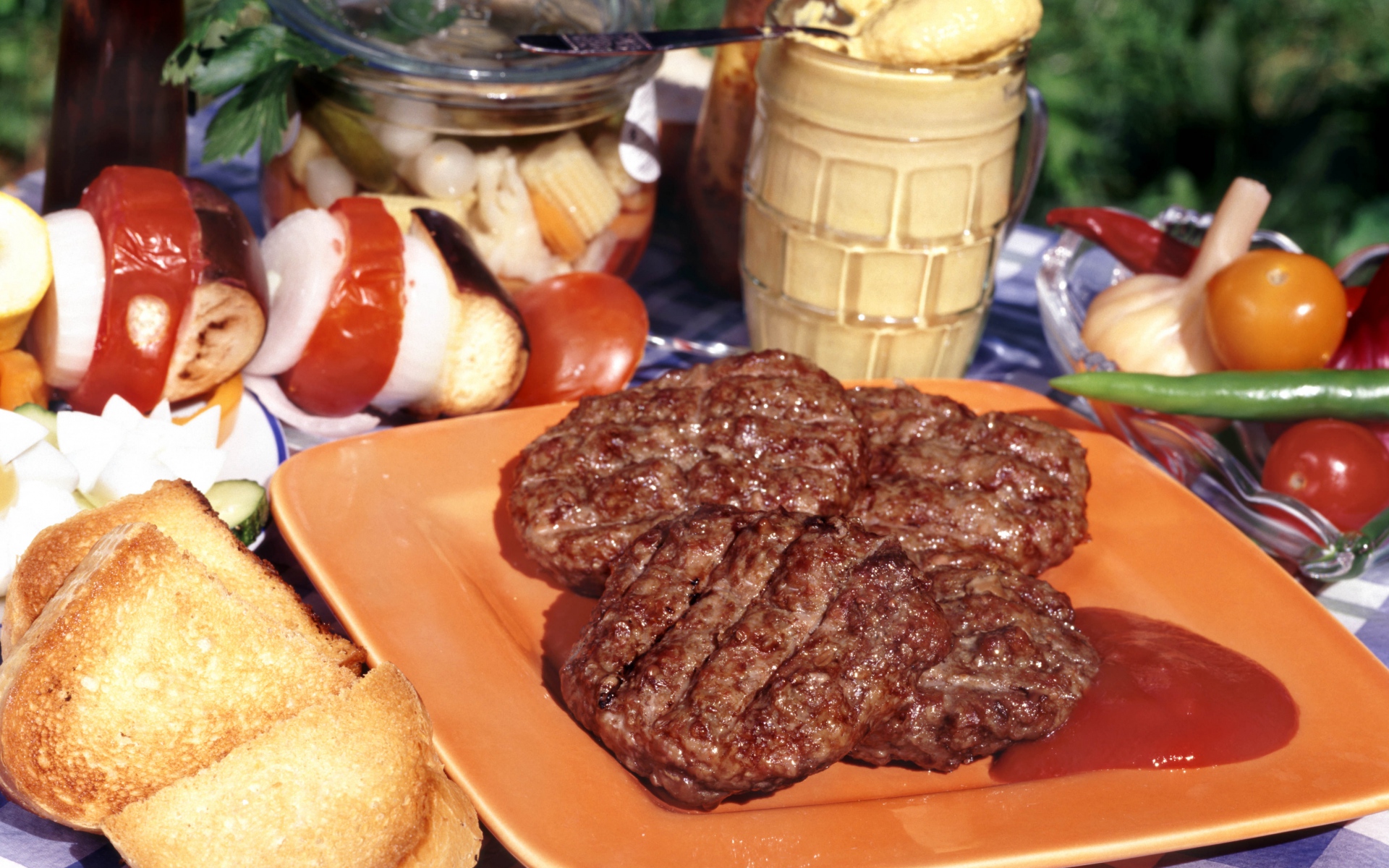 Картинки отбивные, стол, мясо, хлеб, овощи фото и обои на рабочий стол