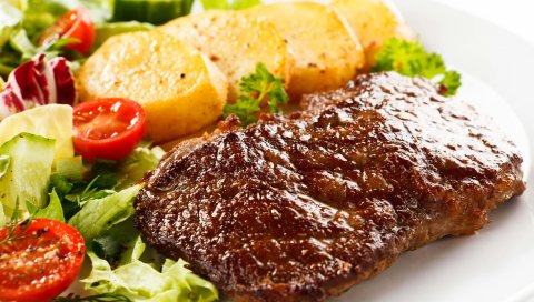 мясное блюдо, макро, салат, картофель