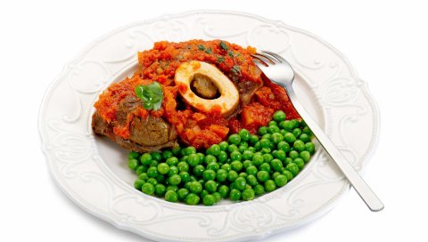 мясо, сковороды, горох, пластины, вилки, на белом фоне
