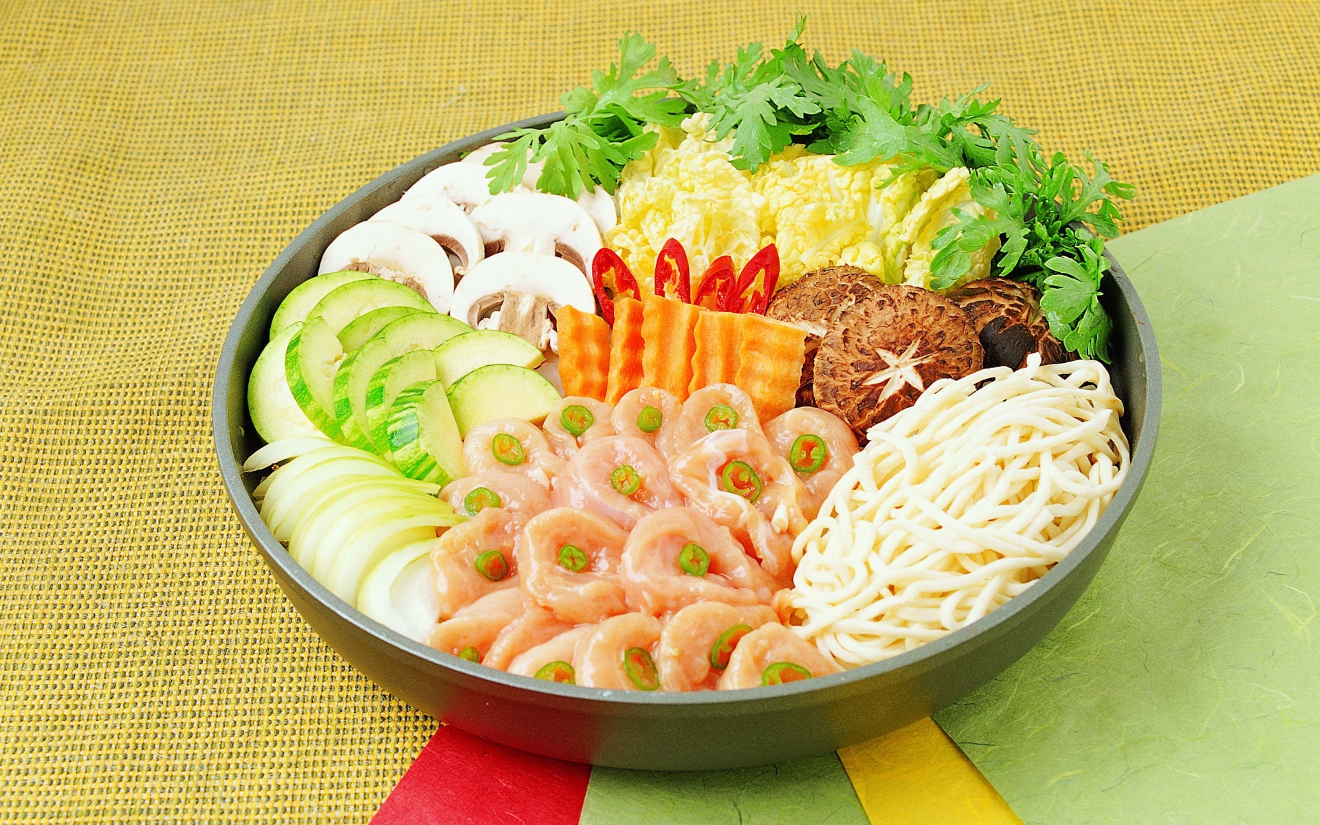 Картинки лапша, овощи, мясо, зелень фото и обои на рабочий стол
