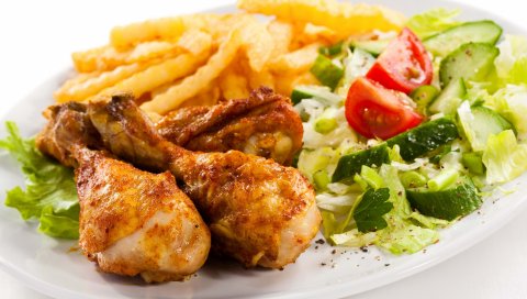 куриные окорочка, картофель, салат, пластинчатые, огурцы, помидоры