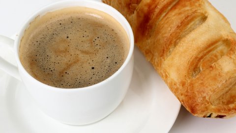 кофе, завтрак, булочка, чашка, блюдце, белый фон