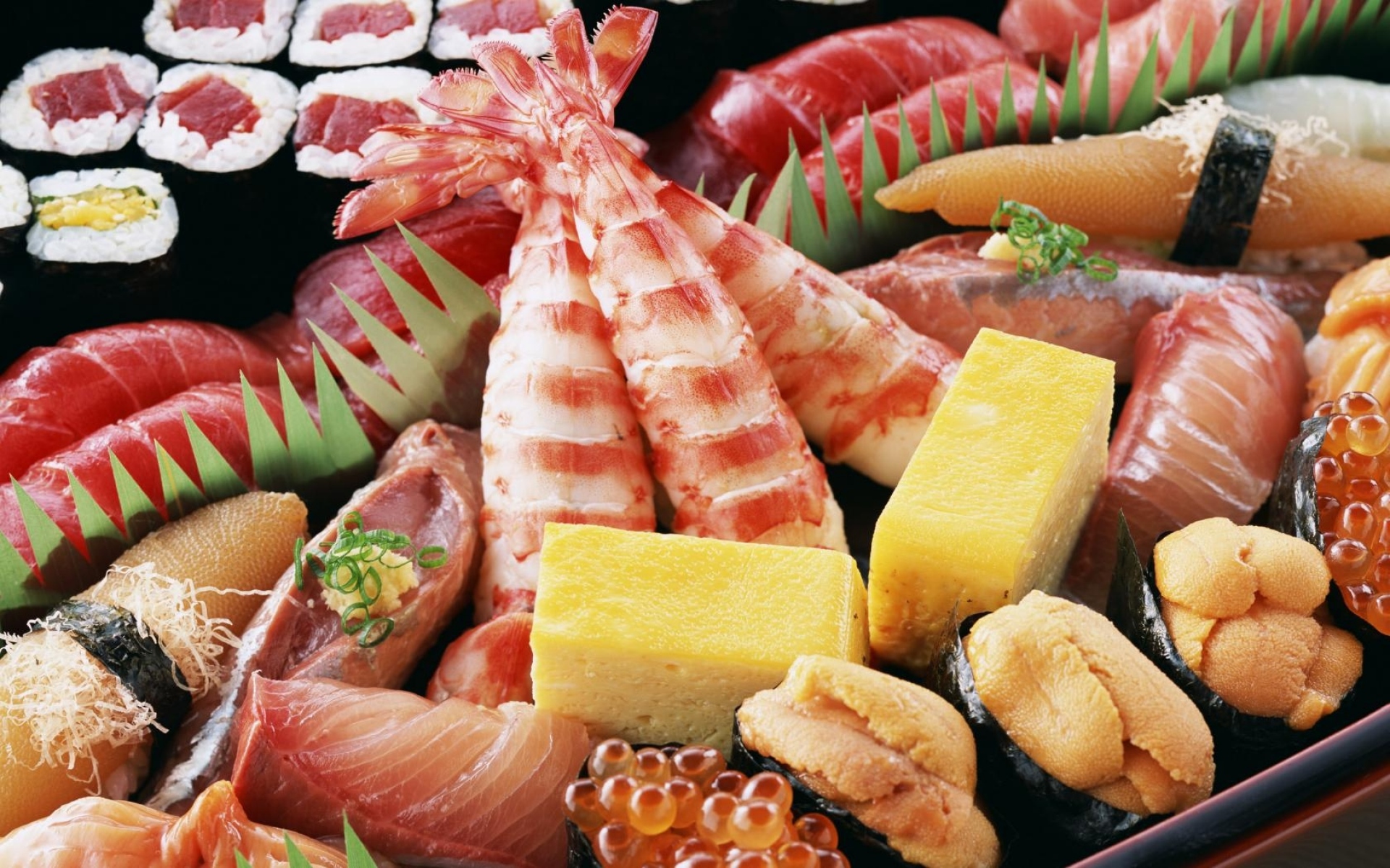 Картинки Еда, японская еда, морепродукты, креветки, рулеты, сыр, яйца фото и обои на рабочий стол