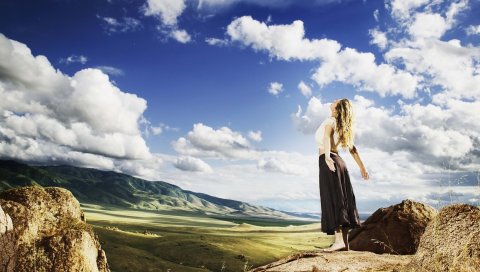 Девушка, природа, отдых, горы, оружие