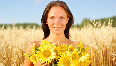 Девушка, поле, подсолнухи, брюнетка, голубые глаза, цветок, цветы