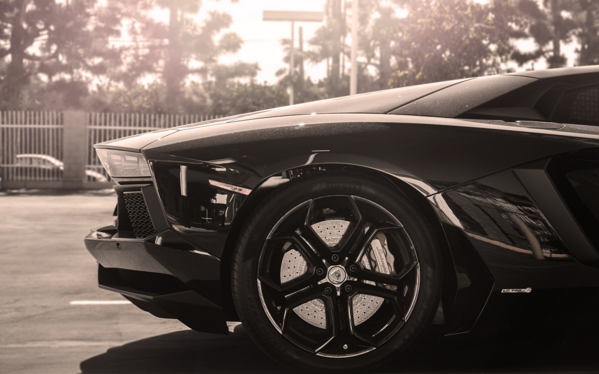 Картинки Lamborghini, aventador, черный, колесо, привод, солнце фото и обои на рабочий стол