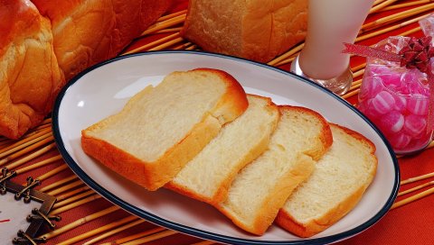 Хлеб, молоко, стекло, конфеты