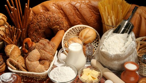 Хлеб, молоко, макароны, мука, печенье, скалка, яйцо, масло, корзины