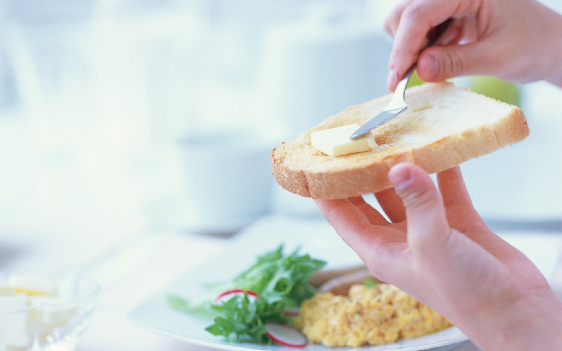 Картинки Хлеб, масло, еда, руки фото и обои на рабочий стол