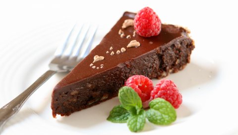 Торт, шоколад, кусок, вырезать, малина, листья, мужчина, белый фон