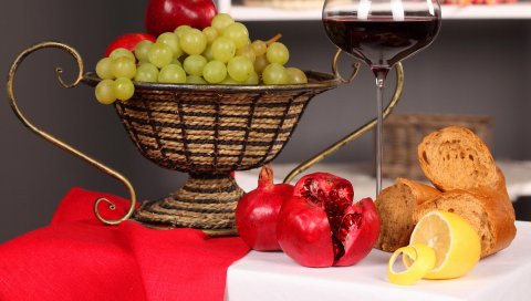 Стол, скатерть, салфетка, ваза, фрукты, виноград, лимоны, гранаты, хлеб, вино, стекло, красный, отражение
