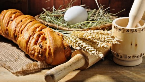 Стол, фунт, скалка, уши, хлеб, яйцо, корзина
