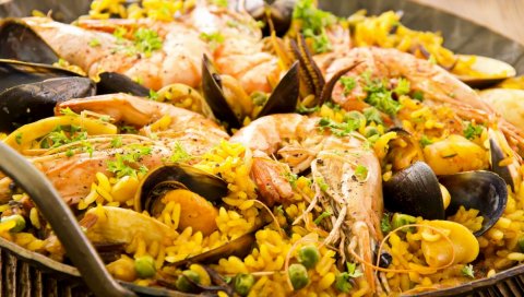 Морепродукты, креветки, мидии, рис, горох