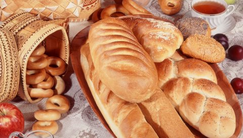 чай, хлеб, яблоки, слив