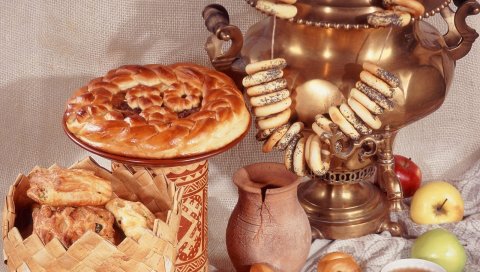 Самовар, сушка, хлеб, печенье,