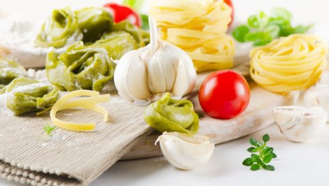 Салфетка, чеснок, макароны, зелень, тортеллини