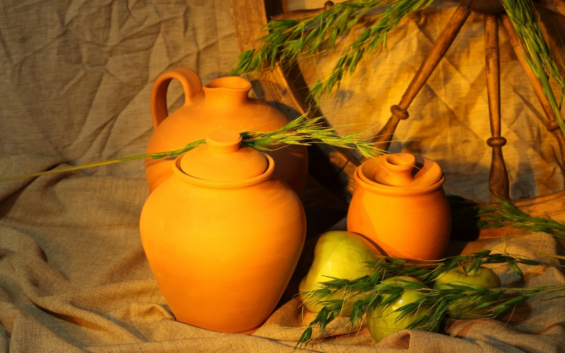 Картинки Кувшины, яблоки, фрукты, уши фото и обои на рабочий стол