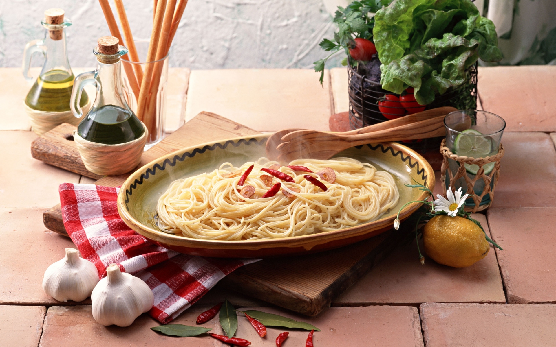 Картинки Спагетти, овощи, масло, еда, ужин фото и обои на рабочий стол