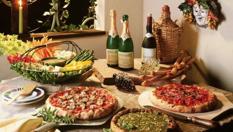 Пицца, вино, ужин, овощи, соусы
