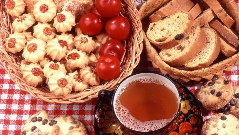 Печенье, конфеты, завтрак