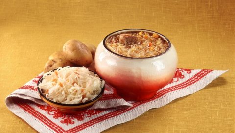 Суп, лапша, капуста, тарелки