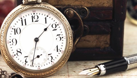 Старинные часы, циферблат, коробка, ручка, ожерелье, брелок