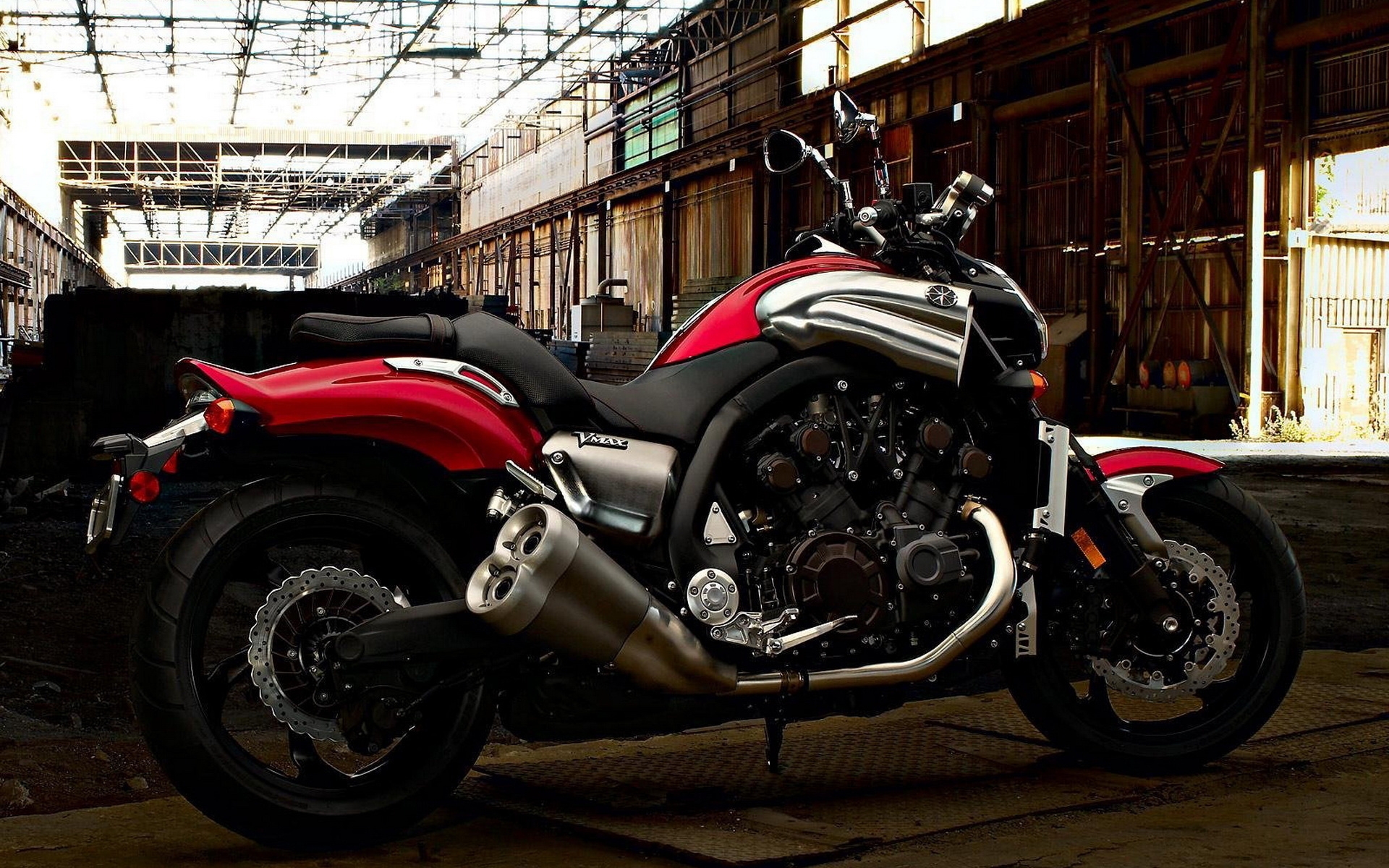 Картинки Yamaha, красный, мотоцикл, yamaha v max фото и обои на рабочий стол