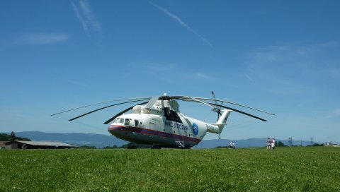 вертолет, Ми-26, трава, Россия, луг, дом, гора, люди ,