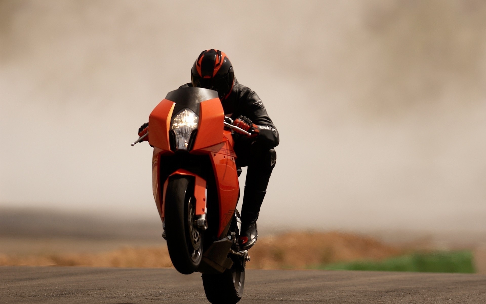 Картинки KTM RC8, красивый, спортивный велосипед , дорога, трюк фото и обои на рабочий стол