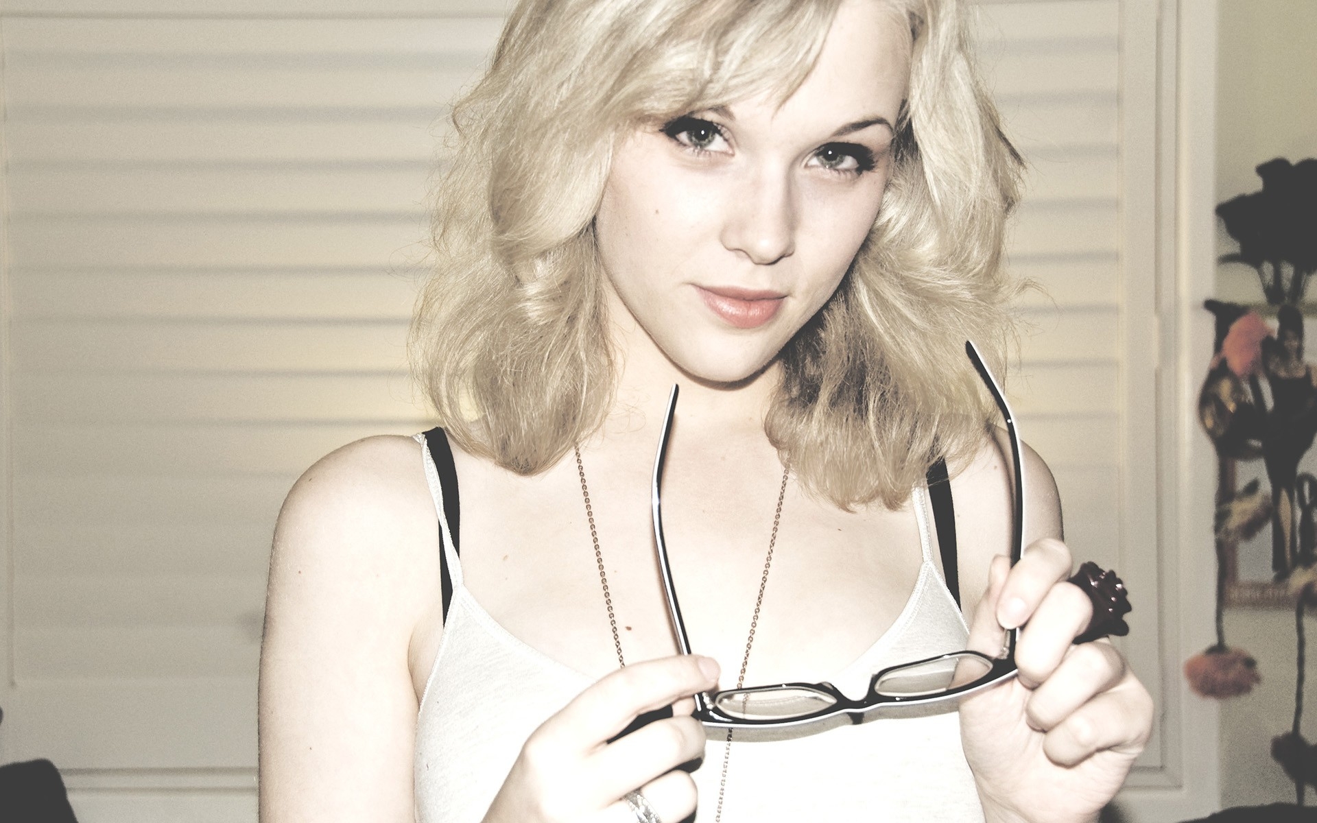 Картинки девушка, волосы, блондинка, лицо, улыбка фото и обои на рабочий стол