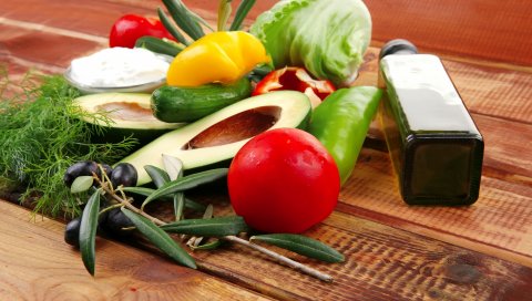 помидоры, авокадо, оливки, перец, укроп, капуста, овощи, бутылки, масло