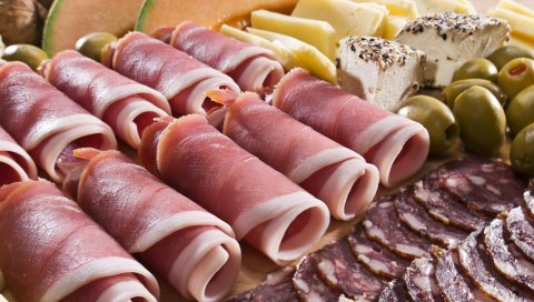 мясо, булочки, сыр, оливки, орехи, колбаса