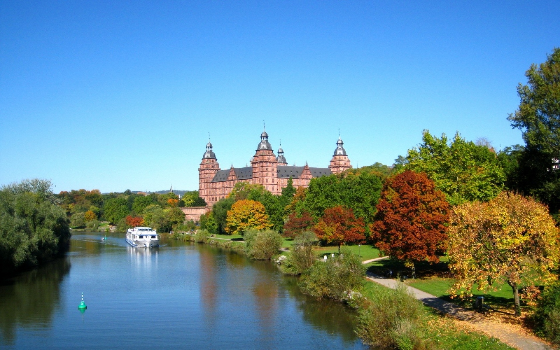 Картинки Германия, Бавария, Aschaffenburg, город, река, корабль, дорога, замок, деревья фото и обои на рабочий стол