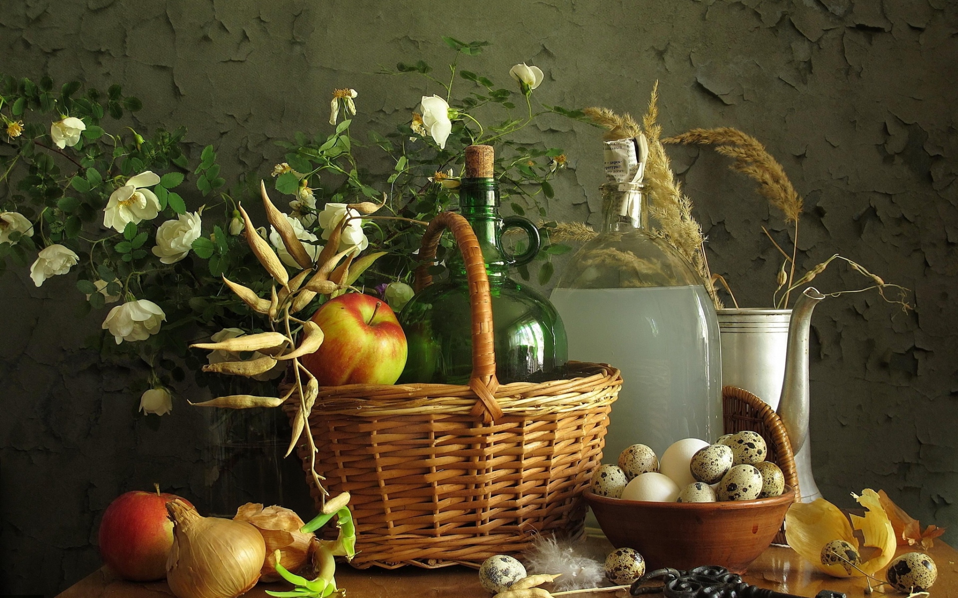 Картинки Натюрморт, яблоки, корзина, яйца фото и обои на рабочий стол