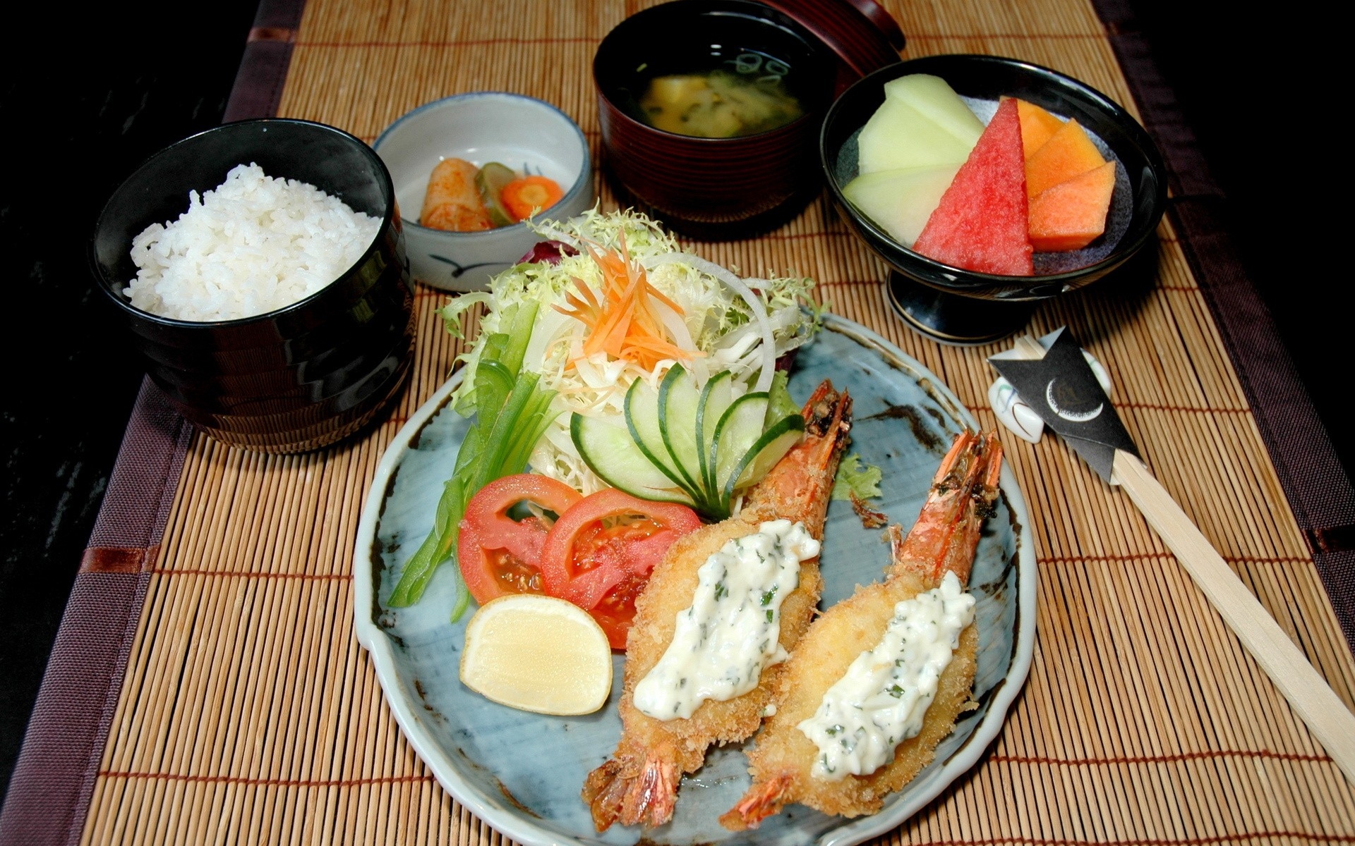 Картинки Креветки, травы, овощи, мясо фото и обои на рабочий стол