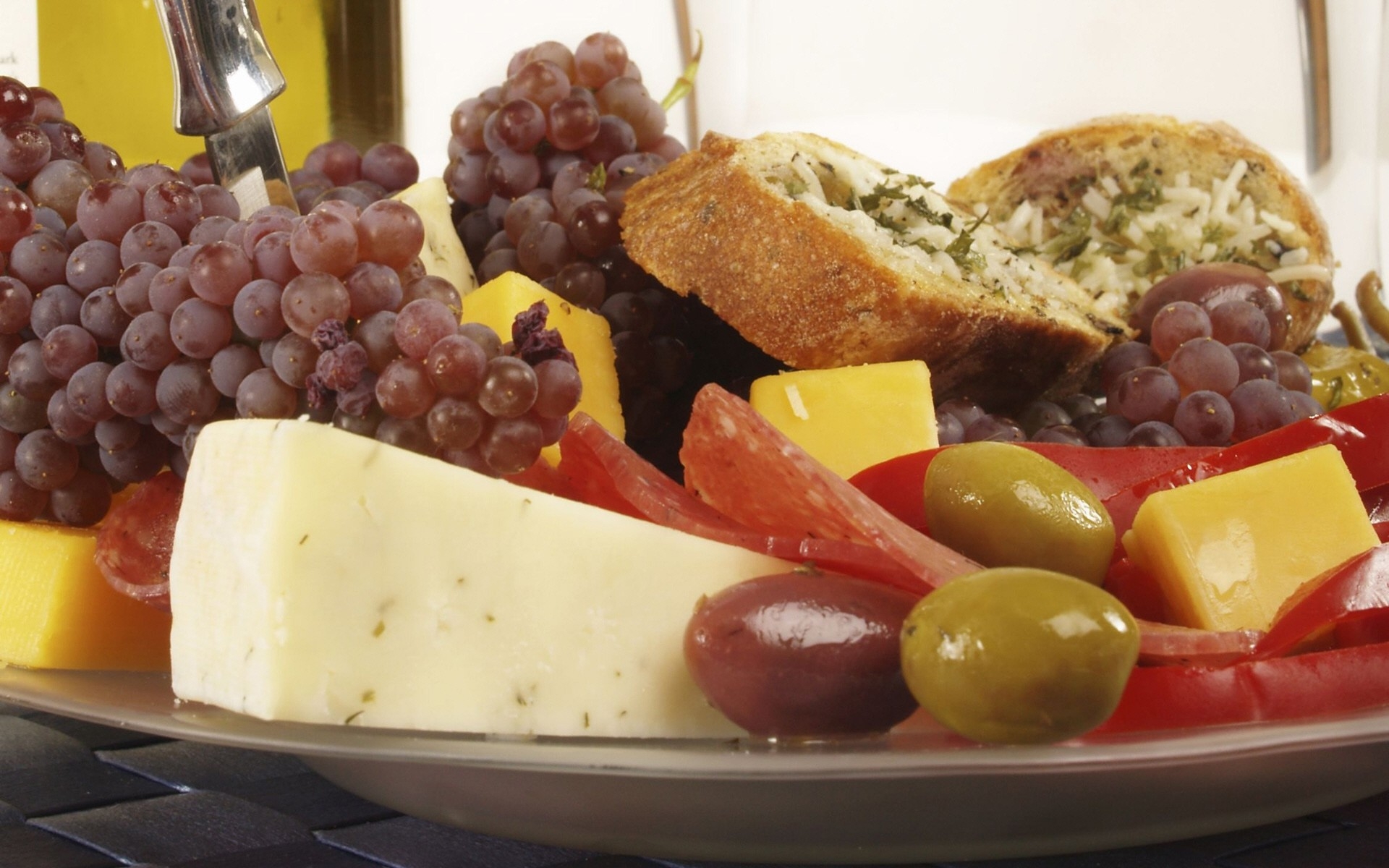 Картинки Виноград, фрукты, сыр, тарелка фото и обои на рабочий стол