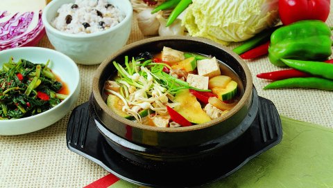 Салат, тарелка, овощи, продукты питания