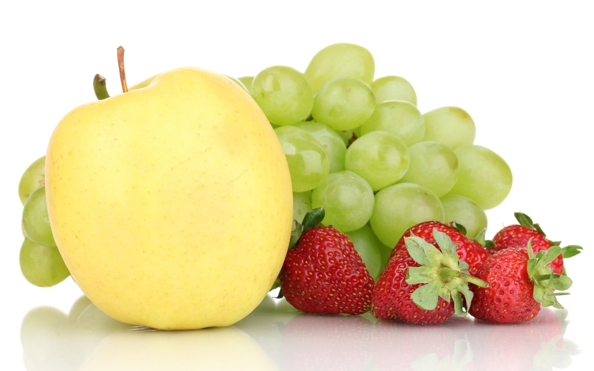 Картинки Виноград, яблоко, клубника, вкусный, фруктовый фото и обои на рабочий стол